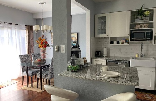 Houston Condominio | Hermosa tranquila 2Bd / 2Ba Apartamento totalmente amueblado en el corazón de Galleria