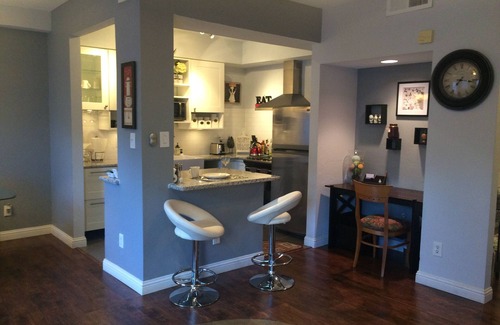 Houston Condominio | Hermosa tranquila 2Bd / 2Ba Apartamento totalmente amueblado en el corazón de Galleria