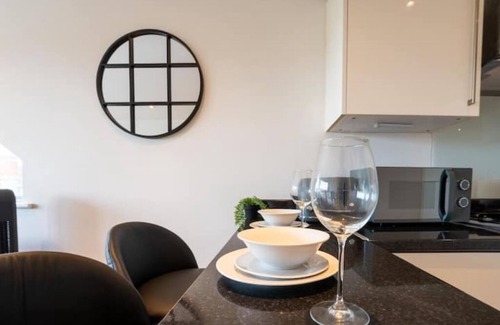 Ealing Apartamento | Cozy & Clean | with Gym Bike & Smart Tv