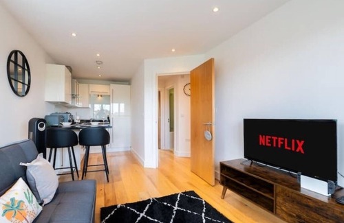 Ealing Apartamento | Cozy & Clean | with Gym Bike & Smart Tv