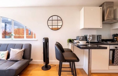 Ealing Apartamento | Cozy & Clean | with Gym Bike & Smart Tv
