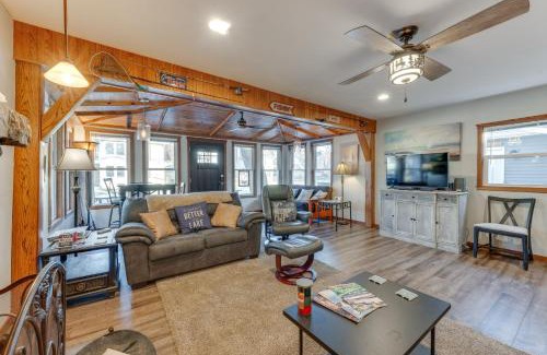 Clear Lake Casa | Cozy Clear Lake Home - Walk to Town and Boat Dock!