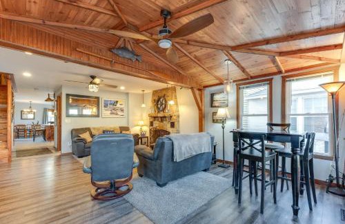 Clear Lake Casa | Cozy Clear Lake Home - Walk to Town and Boat Dock!