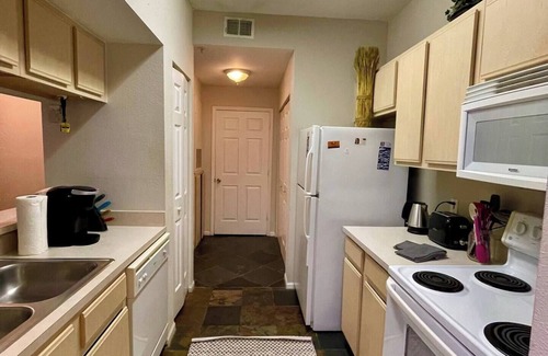 Clearwater Apartamento | Cozy Clearwater Condo. Resort-Style Pool, Close to Spectacular Clearwater Beach!