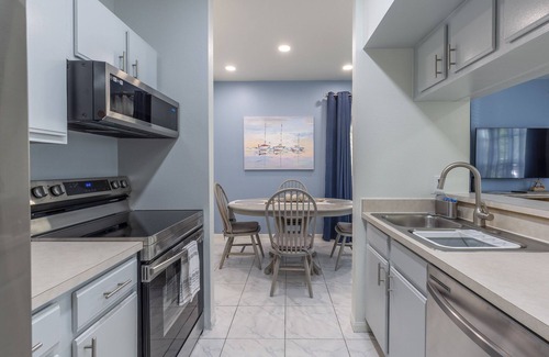 Clearwater Condominio | Best Cozy beach condo Clearwater W/resort like, 1st floor heated pool, parking