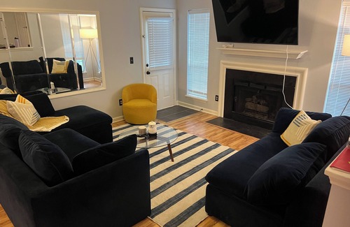 Greensboro Cabaña | Cozy, Close-to-Everything Cottage: Long-Stay & Laptop Ready