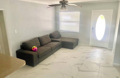 St. Petersburg - Clearwater Casa | Cozy Closet Room with AC, WiFi in fabulous St. Petersburg