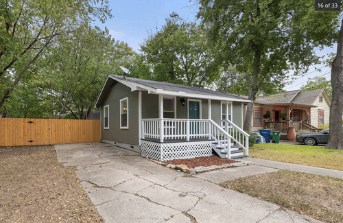 North Loop Casa | Cozy Co-Living + Car: Bed 6