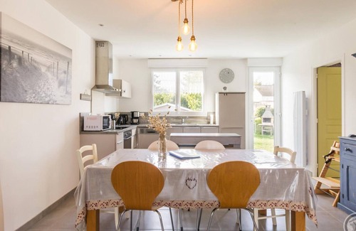 Barneville-Carteret Cabaña | Casa con Jardín Privado, Cerca de la Playa, Ideal para Familias y Mascotas