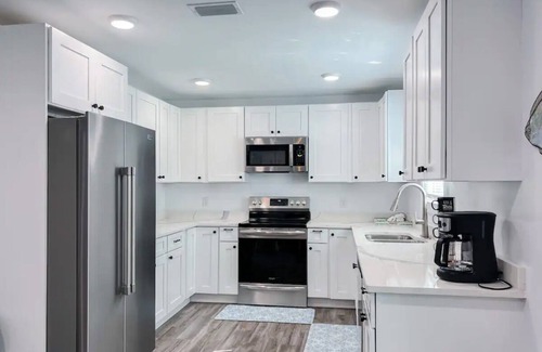 Country Club Estates Casa | Cozy Coastal Abode- 4bed,3bath