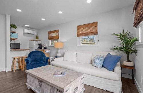Emerald Isle Apartamento | Cozy Coastal Condo — Steps from the Beach, Newly Renovated & Perfectly Charming!