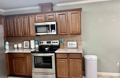 South Side Casa | Cozy Coastal Cottage that is 15-minute drive to the beach!