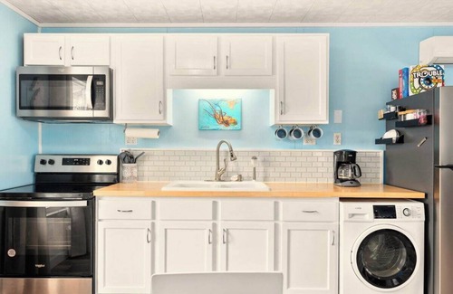 Rockport Casa | Cozy Coastal Cottage @Holiday Beach~Pet friendly!