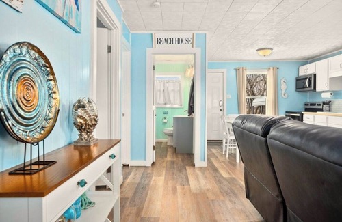 Rockport Casa | Cozy Coastal Cottage @Holiday Beach~Pet friendly!