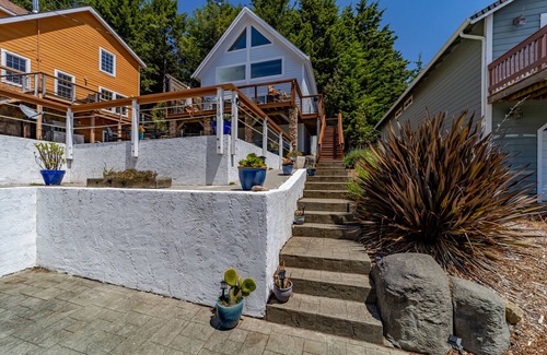 Shelter Cove Casa | Moderno confort costero con magníficas vistas al océano