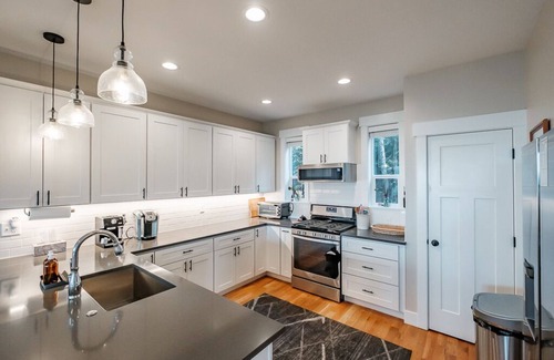 Lincoln City Casa | Cozy coastal retreat- Sauna, hot tub, firepit, ocean/forest views