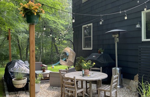 Darien Casa | Cozy Coastal Retreat w/ Detached Office Near NYC