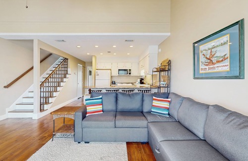 El Centro Beach Condominio | Cozy coastal condo with a loft, shared pool and beach access