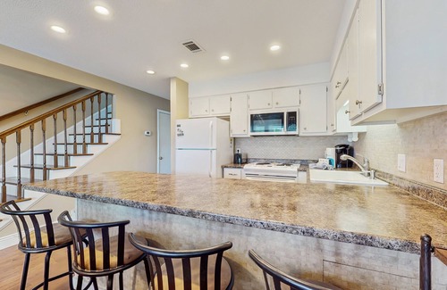 El Centro Beach Condominio | Cozy coastal condo with a loft, shared pool and beach access