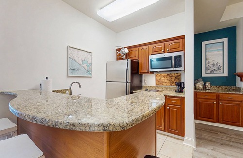 Sunnyside Condominio | Cozy coastal condo with shared pool/hot tub, and beach access-dog friendly
