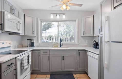 Wrightsville Beach Condominio | Cozy Coastal Getaway - Steps to Beach