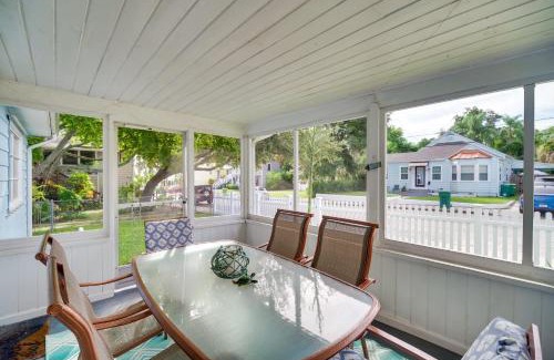 Cocoa Casa | Cozy Cocoa Home - Walk to River and Historic Village