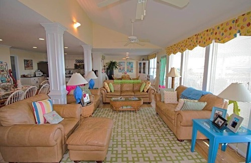 Ocean Isle Beach Cabaña | Cozy, Colorful, Coastal Cottage - Oceanfront 5 bedroom home