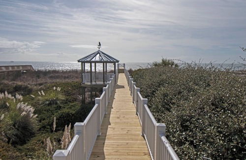 Ocean Isle Beach Cabaña | Cozy, Colorful, Coastal Cottage - Oceanfront 5 bedroom home