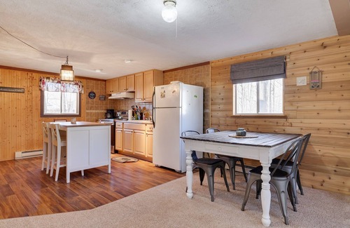 Pocono Lake Chalet De Esquí | Cozy Comfort, Pellet stove, Wi-Fi, TV, Deck, BBQ, Close to skiing, water parks