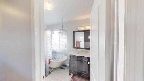 Cougar Ridge Casa | Cozy comfy and relaxing home at Cougaridge SW Calgary
