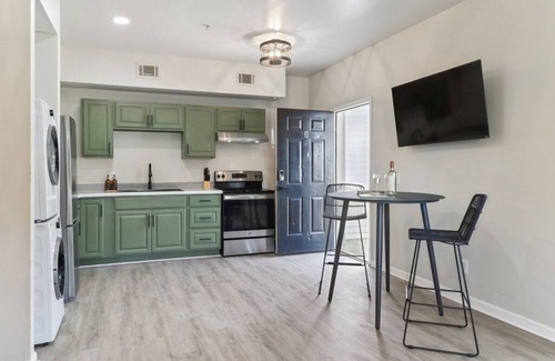 Thunderbolt Casa | cozy comfy cottage c+