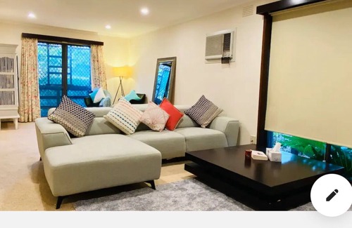Mill Park Casa | Cozy comfy green house