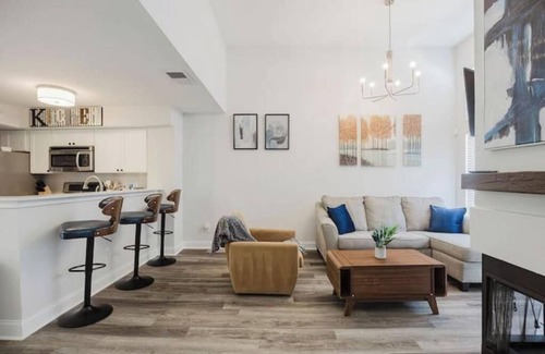 Las Colinas Apartamento | Cozy Condo 8 mins to DFW Airport