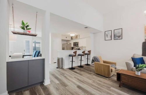 Las Colinas Apartamento | Cozy Condo 8 mins to DFW Airport