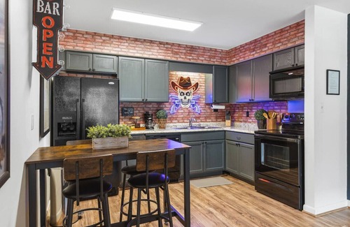Music Row Condominio | Cozy Condo by Music Row - Walk to Restaurants, Bars & Music