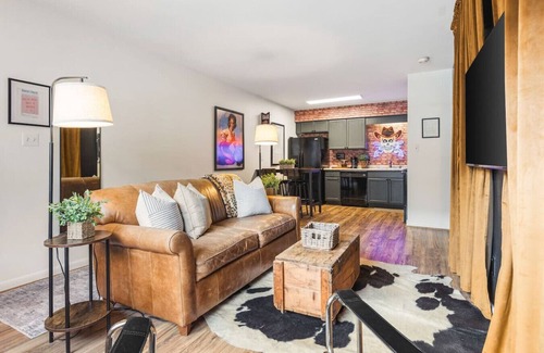 Music Row Condominio | Cozy Condo by Music Row - Walk to Restaurants, Bars & Music
