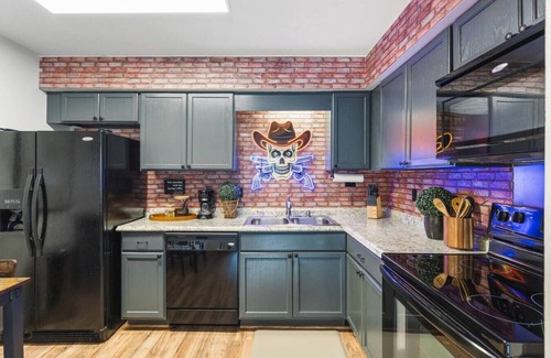 Music Row Condominio | Cozy Condo by Music Row - Walk to Restaurants, Bars & Music