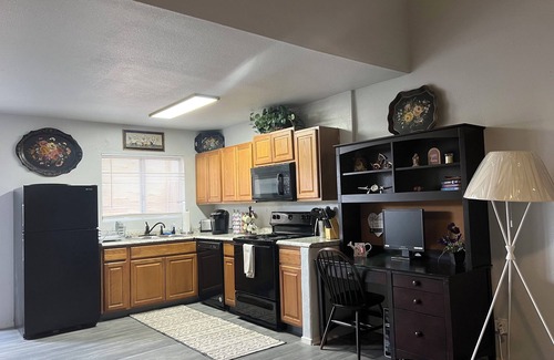 Paradise Apartamento | Cozy Condo by UNLV.