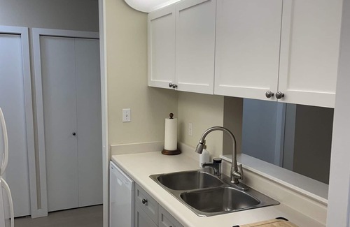 North Central Edmonton Condominio | Cozy Condo close to LRT, Stadium and Expo Center.