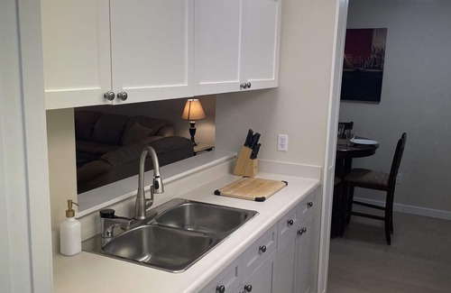 North Central Edmonton Condominio | Cozy Condo close to LRT, Stadium and Expo Center.