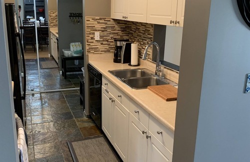 North Central Edmonton Condominio | Cozy Condo close to LRT, Stadium and Expo Center.