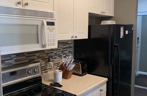 North Central Edmonton Condominio | Cozy Condo close to LRT, Stadium and Expo Center.