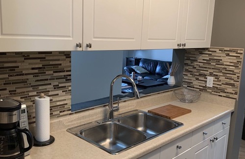 North Central Edmonton Condominio | Cozy Condo close to LRT, Stadium and Expo Center.