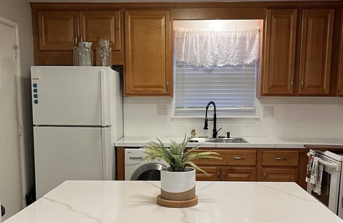Rocky Hill Condominio | Cozy condo in heart of CT