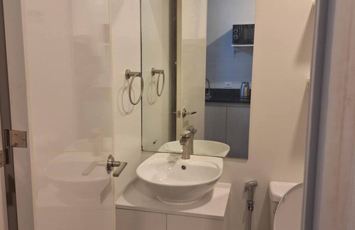 Guadalupe Apartamento | Cozy condo in lovely Cebu City with fitness room, WiFi, AC, kitchen