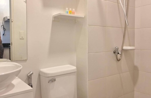 Guadalupe Apartamento | Cozy condo in lovely Cebu City with fitness room, WiFi, AC, kitchen