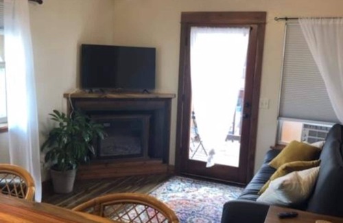 River Road Condominio | Cozy condo located in central Missoula on the Milwaukee Path bike trail.