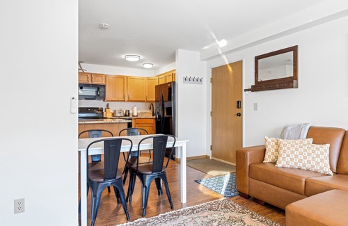 Big Sky Condominio | Cozy Condo Located Minutes from the Biggest Skiing in America