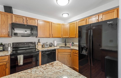 Big Sky Condominio | Cozy Condo Located Minutes from the Biggest Skiing in America