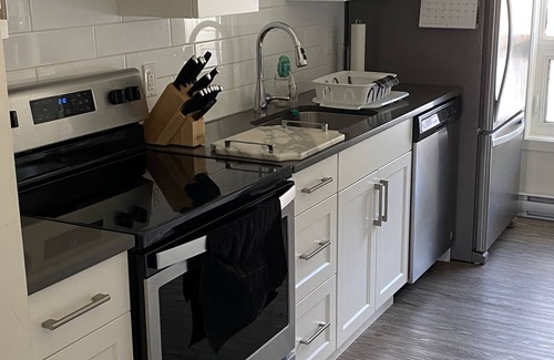 Revelstoke Condominio | Cozy Condo minutes from RMR & Soon Cabot Pacific Golf